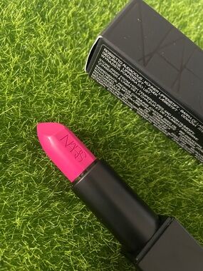 🆕 NARS Lipstick in Michiyo